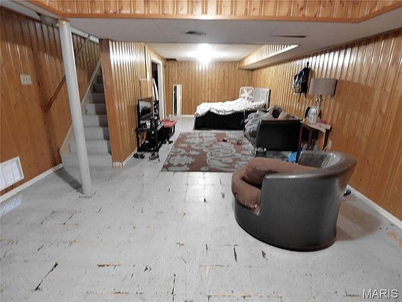 5th image of 10113 Crown Point Dr