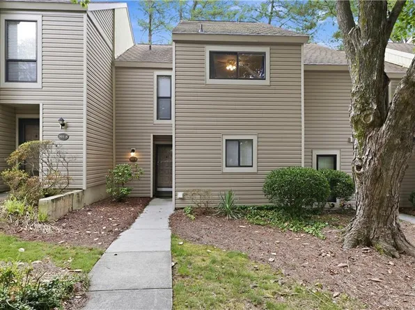 301-301 Village Ln #B, Greensboro, NC 27409