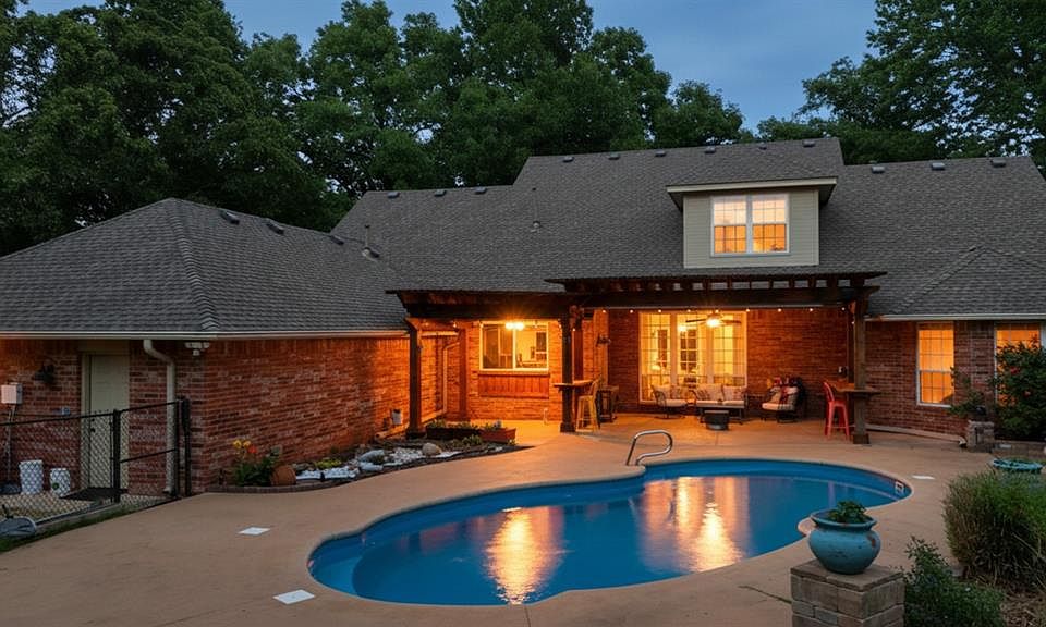 1st image of 16316 Cobblestone Cir