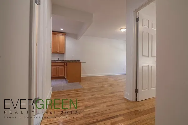 Rented by Evergreen Apartments BK | media 2