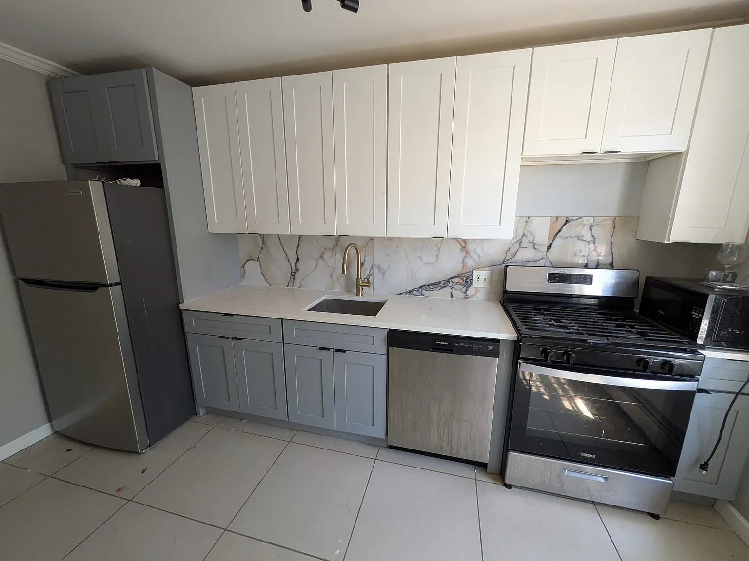 2 bed, 800 sqft, $2,200 — Photo 1