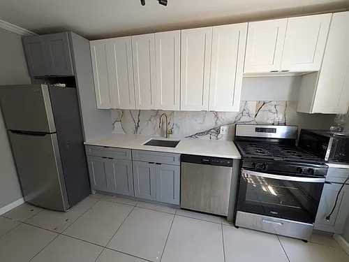 119 Hobart Ave Photo 1