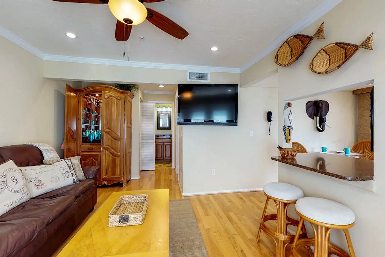 1 bed, 1.0 bath, 559 sqft, $3,186 — Photo 2