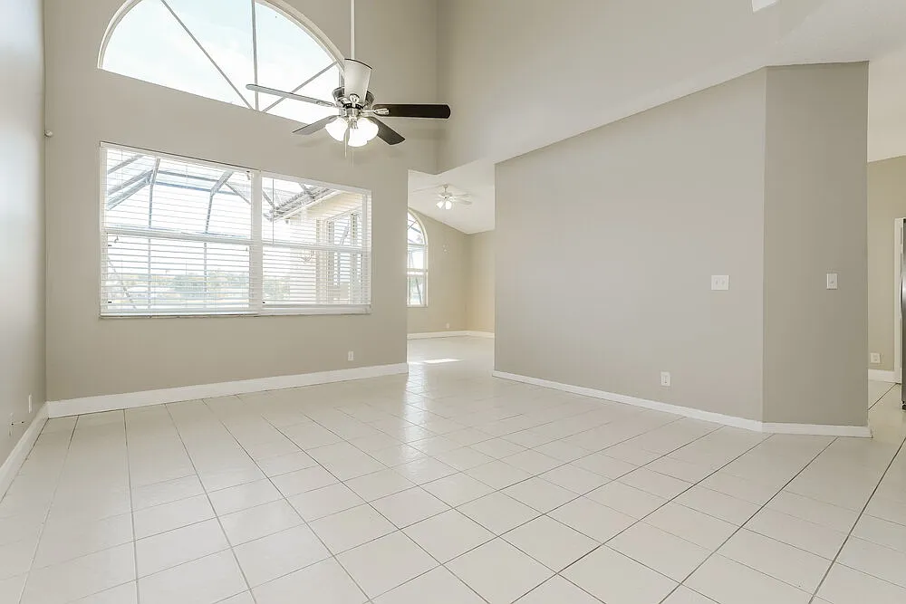 3 bed, 2.5 bath, 2043 sqft, $3,210 — Photo 4