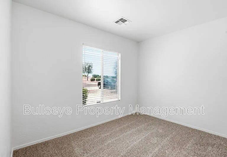 310 E Payton St — Photo 11