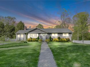 72 Geraldine Cir, Trumbull, CT 06611