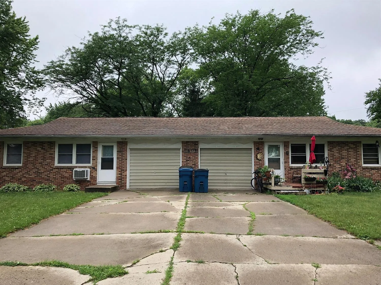1605 Bluebird Ln photo 1