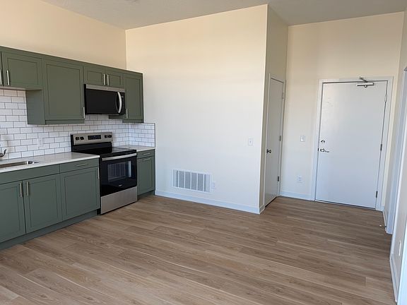 4th image of 900 Central Ave #204