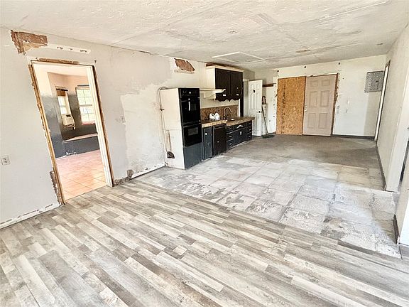 5th image of 203 N Ohio St