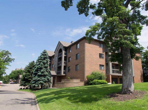 The Woodlands of Minnetonka Apartments | 10275 Greenbrier Rd, Hopkins, MN