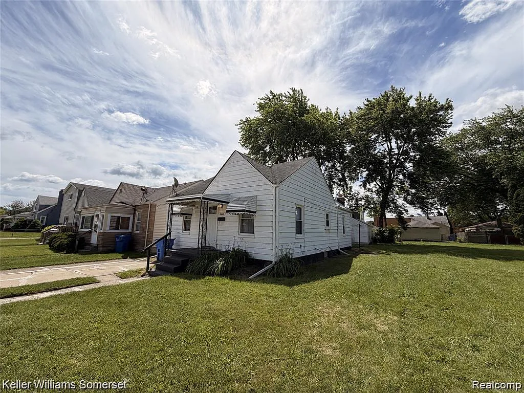 2 bed, 1.0 bath, 684 sqft, $1,200 — Photo 1