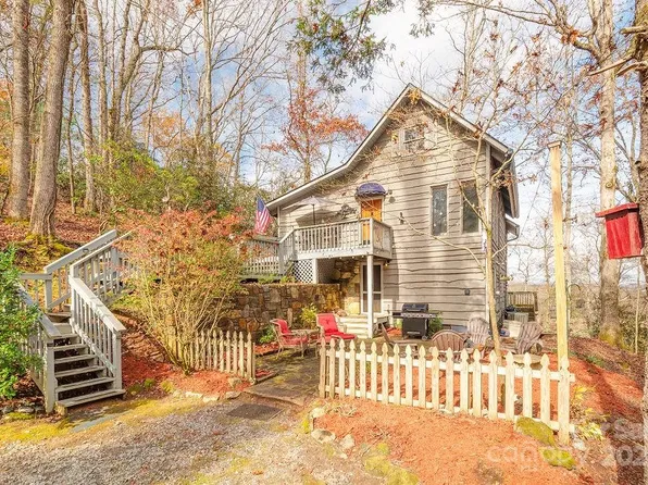 72 Royal Knoll Dr, Hendersonville, NC 28739