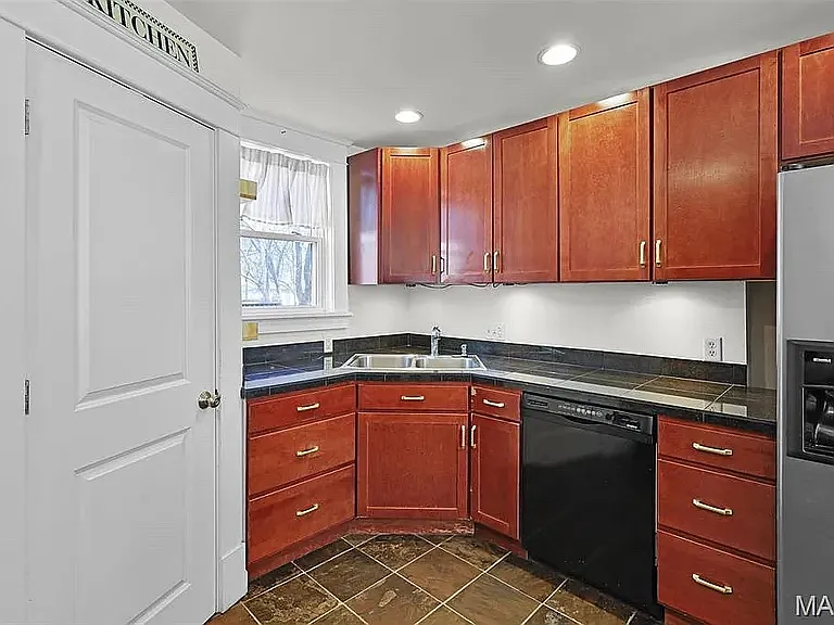 2326 Bellevue Ave — Photo 8