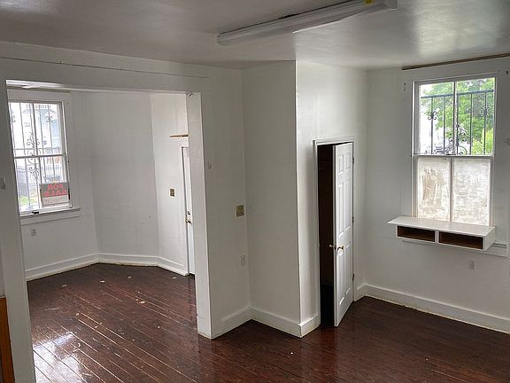 4th image of 211 S White St