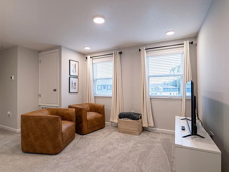 4902 Livingston Ln — Photo 18