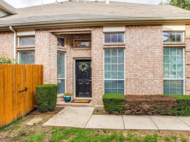 11549 Fountainbridge Dr — Photo 1