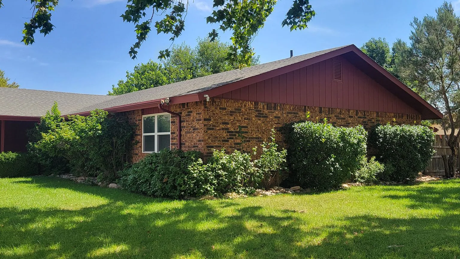 Large Home In Northeast Clovis — Photo 4