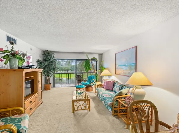 10155 NW 9th Street Cir #4-202, Miami, FL 33172
