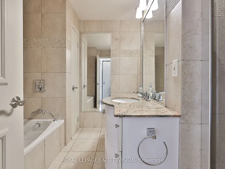 32 Stewart St #705 — Photo 30