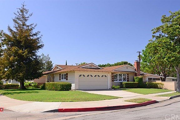 This lovely view of 703 Sonya Place shows off the corner of Brande and Sonya Pl. There is no shortag