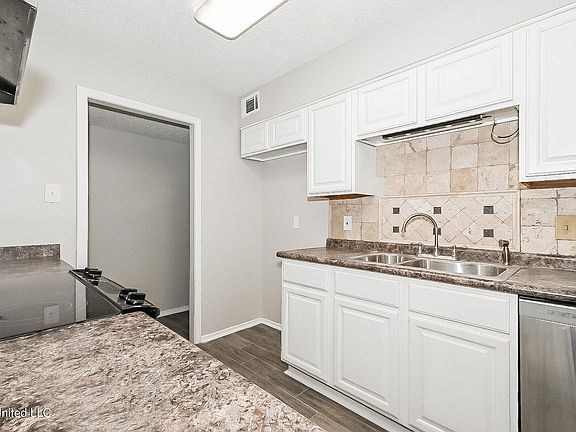 5th image of 6354 Chickasaw Dr