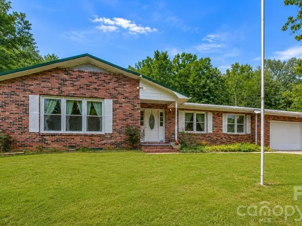 287 Robertson Dr, Old Fort, NC 28762