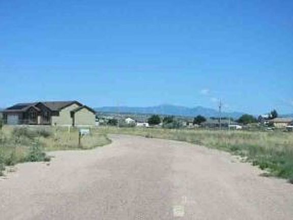 Exterior Neighborhood (street photo)