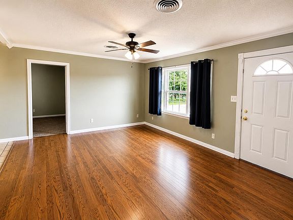 3rd image of 2611 39th St
