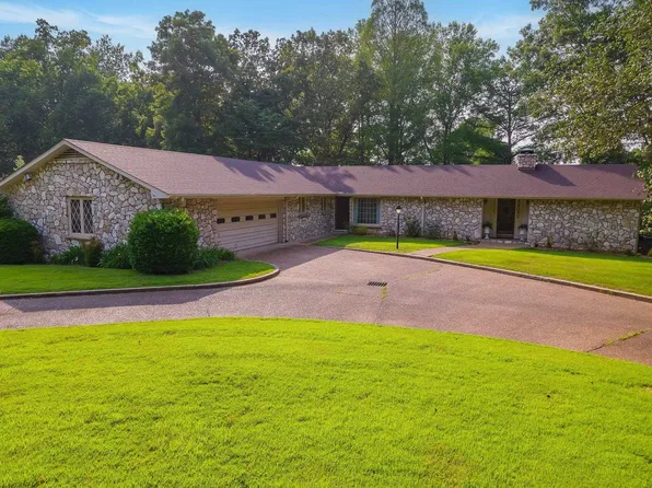 215 Eastern Shores Dr, Lexington, TN 38351