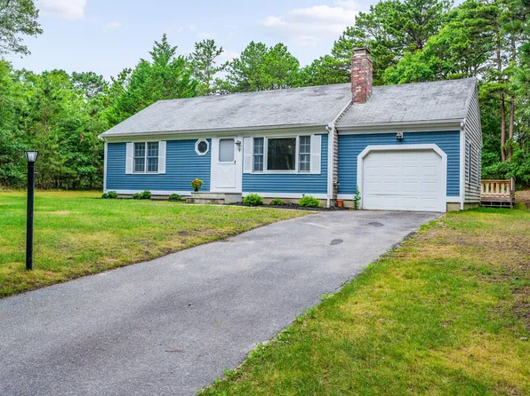 9 Taragon Circle, Cotuit, MA 02635