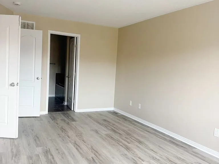 212 Losino Cres — Photo 16