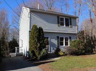 9 Buttonwood Ln, Acushnet, MA 02743