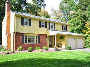 15 Kent Ln, Farmington, CT 06032
