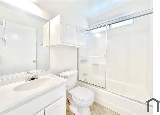 1st image of 617 N Saint Andrews Pl #E