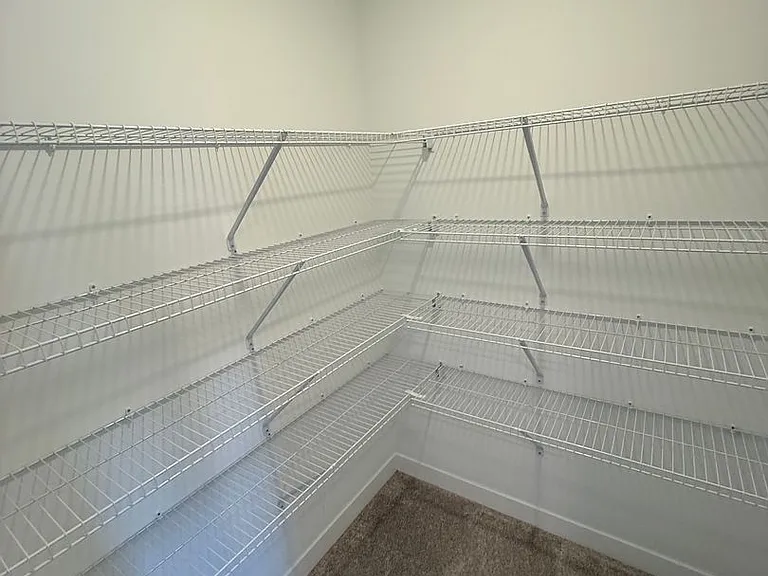 1046 Elmwood Ln — Photo 26