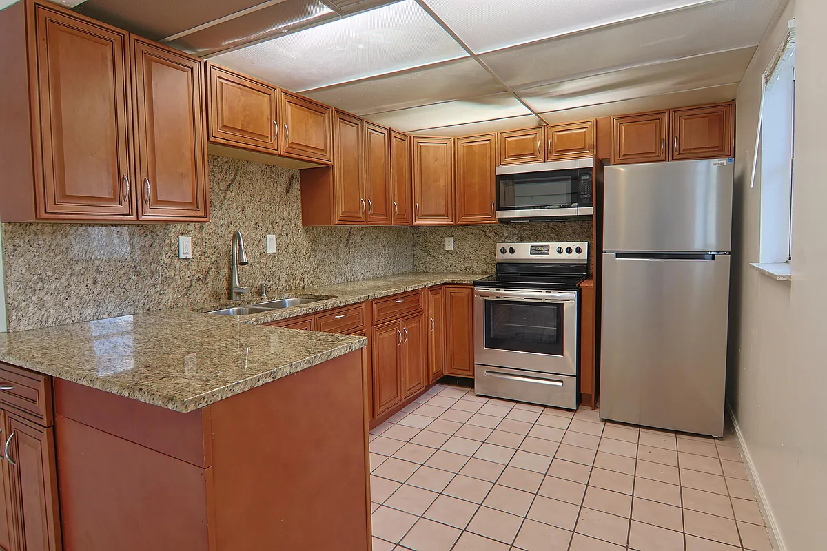 Building Photo - 6636 SW 41st St #6636