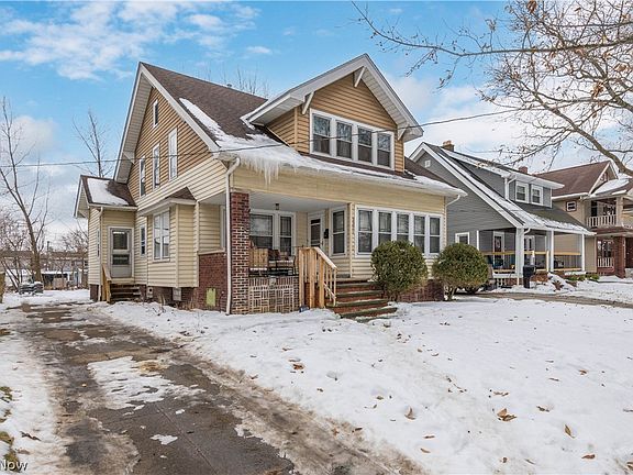 3rd image of 2321 Oak Park Ave
