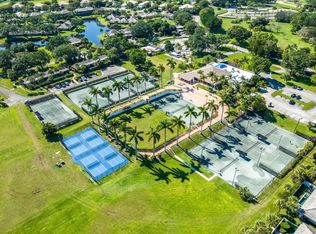 11863 Wimbledon Cir APT 416, West Palm Beach, FL 33414