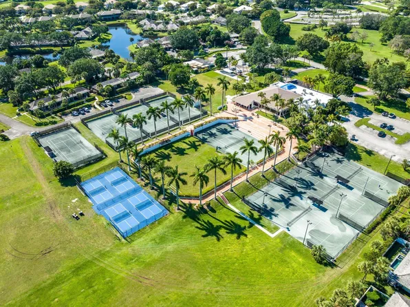 11863 Wimbledon Circle #416, Wellington, FL 33414