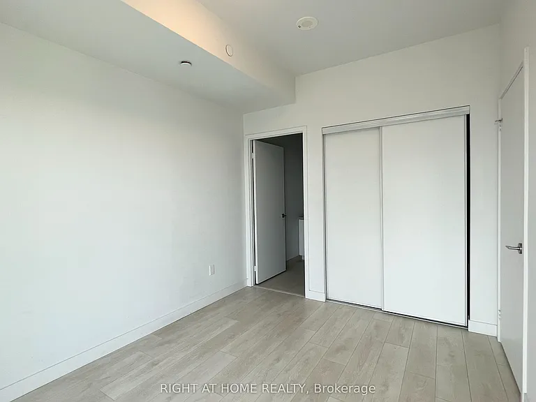 8 Eglinton Ave E #5001 — Photo 10