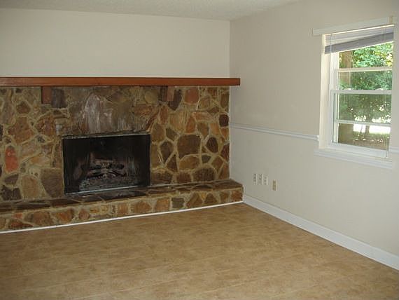 Family room w/ fireplace