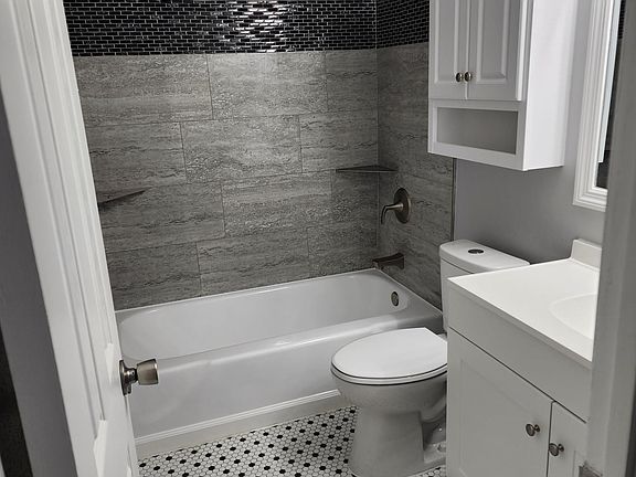5th image of 1204 W Reynolds St #103