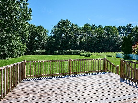 4th image of 20 Clark Ln