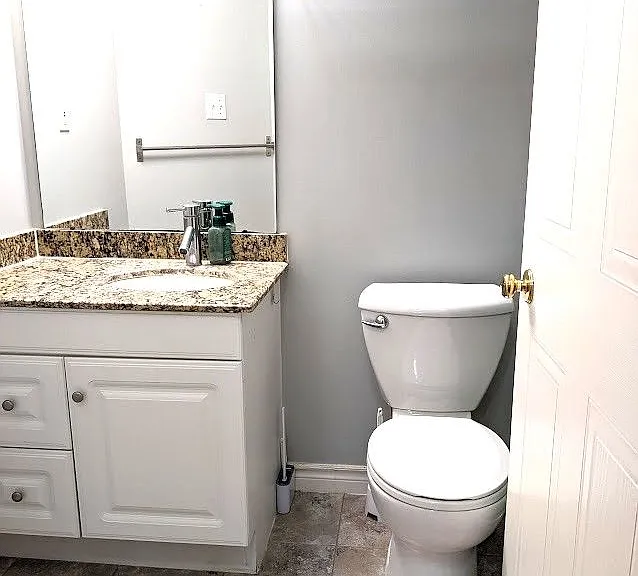 3227 King St E #610 — Photo 12
