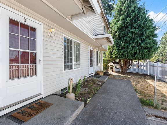 5th image of 1936 SE 162nd Ave APT B
