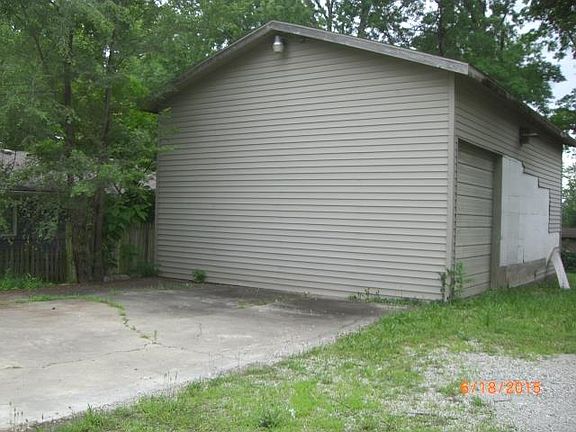 3rd image of 205 E 89th St