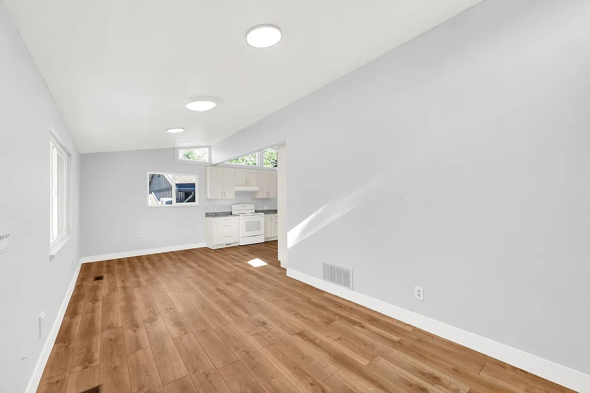 2 bed, 1.0 bath, 700 sqft, $1,375 — Photo 4
