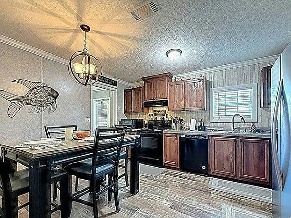 4th image of 1399 Belcher Rd S #1002