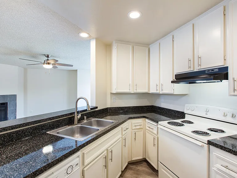315 Acacia Ave — Photo 20