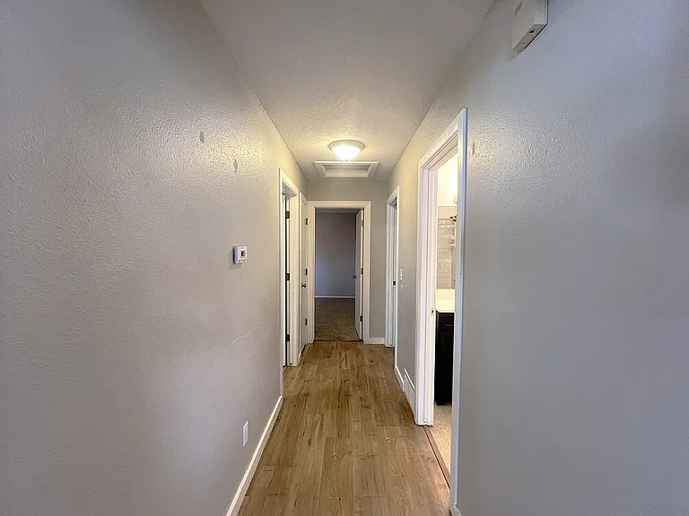 737 N Beachwood St — Photo 14